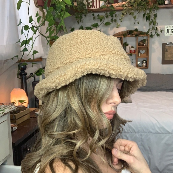 brand new teddy bucket hat - Picture 2 of 2